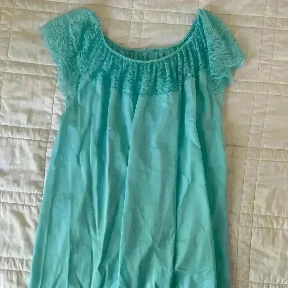 Vintage aqua lace nightgown women’s large flowy satin‎ classic retro